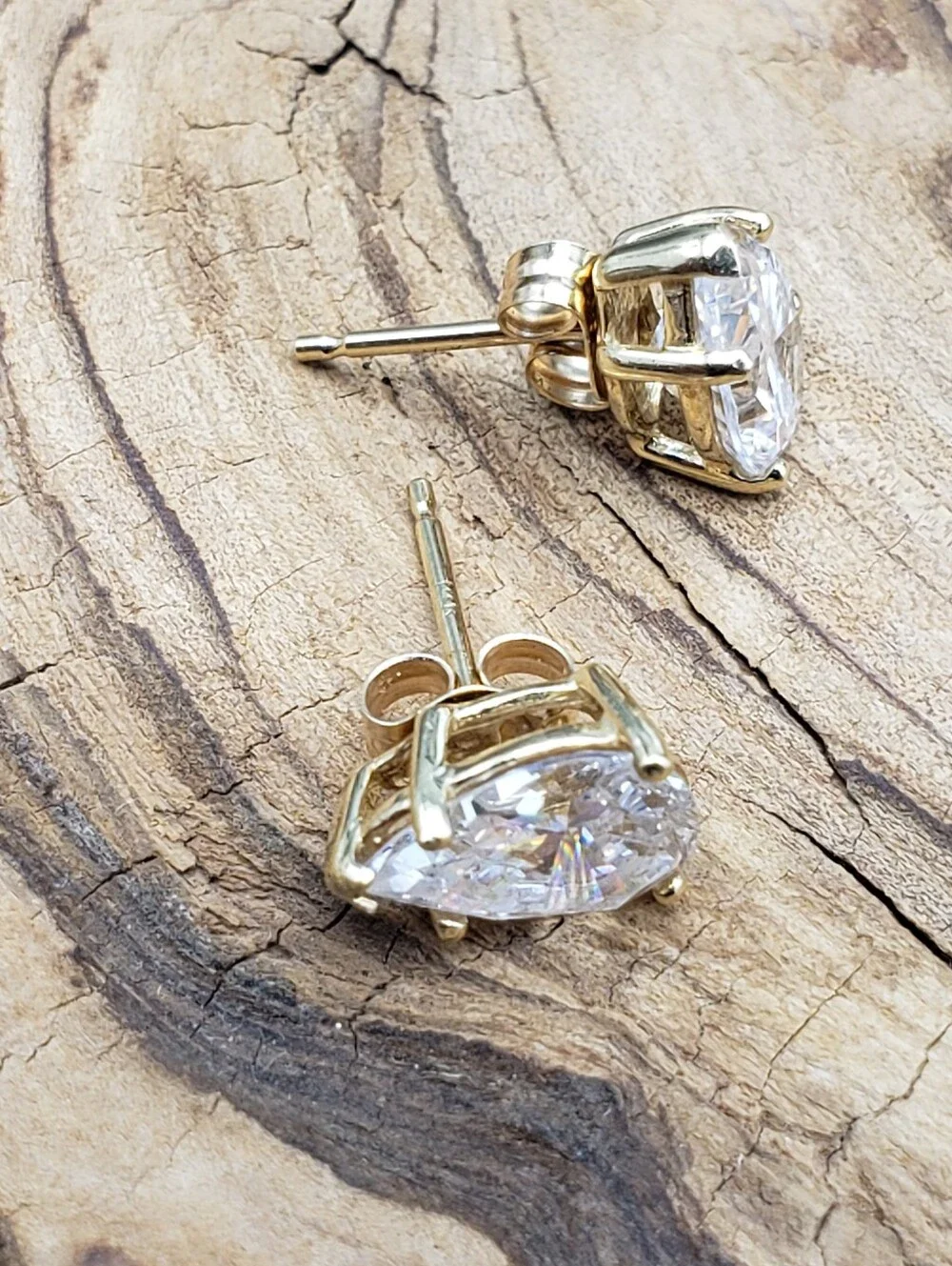 14K Gold w/Teardrop/Pear Crystal Stud Earrings - Elegant Classic Timeless Unisex